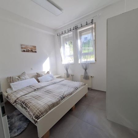 Pension Am Rathaus, 24H Check-In Mundelsheim Exterior foto