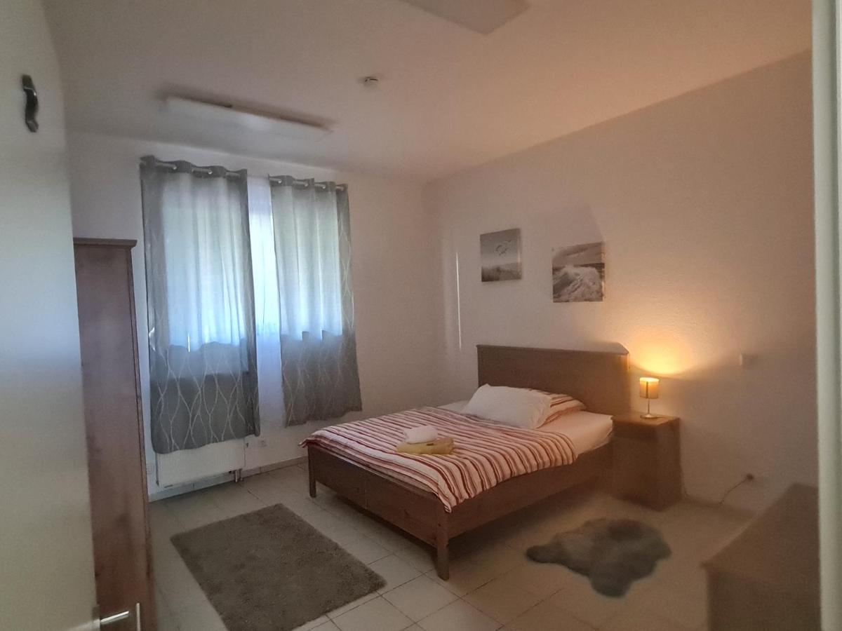 Pension Am Rathaus, 24H Check-In Mundelsheim Exterior foto